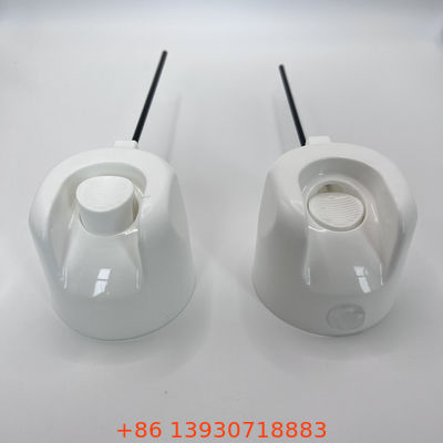 Sprühaktuator mit Verlängerungsrohr und auslaufsicherer Dichtung für die Reinigung schwer zugänglicher Bereiche