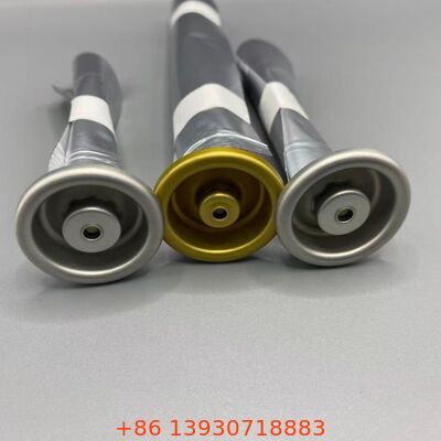 Weiblicher Aerosolbeutel am Ventil für Lotionen, Hygienesprays und Körperpflege